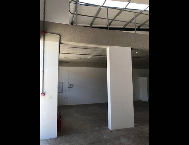 300M² WAREHOUSE TO LET IN GLEN ANIL